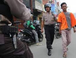 Polisi Tangkap Juru Parkir Liar di Jakarta Utara yang meresahkan